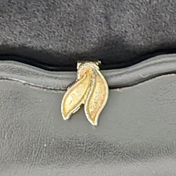 Vintage Clutch Black w/ Goldtone Leaf/Petal Closure Sateen Inside-Chain Attached - Picture 4 of 4